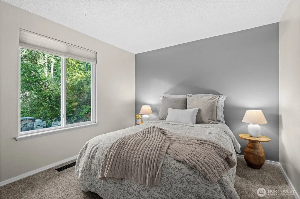 940 Hillandale Drive E Port Orchard WA 98366