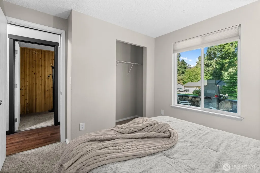 940 Hillandale Drive E Port Orchard WA 98366