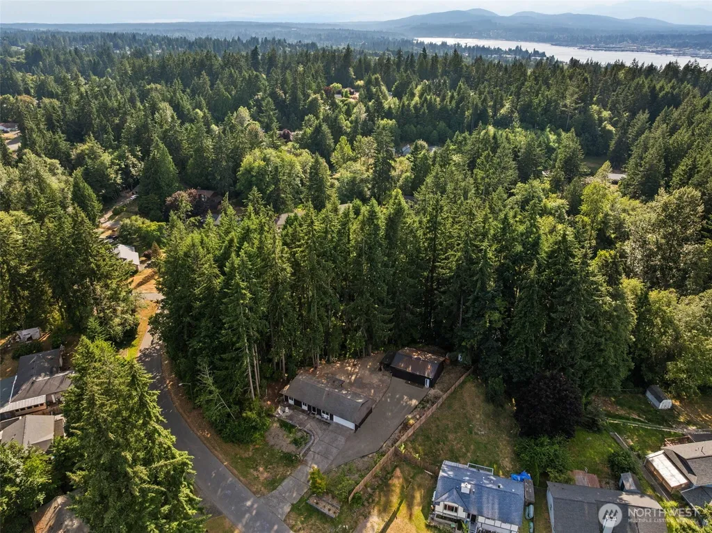 940 Hillandale Drive E Port Orchard WA 98366
