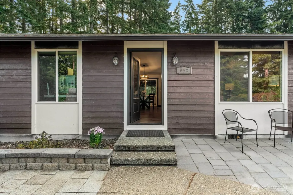 940 Hillandale Drive E Port Orchard WA 98366