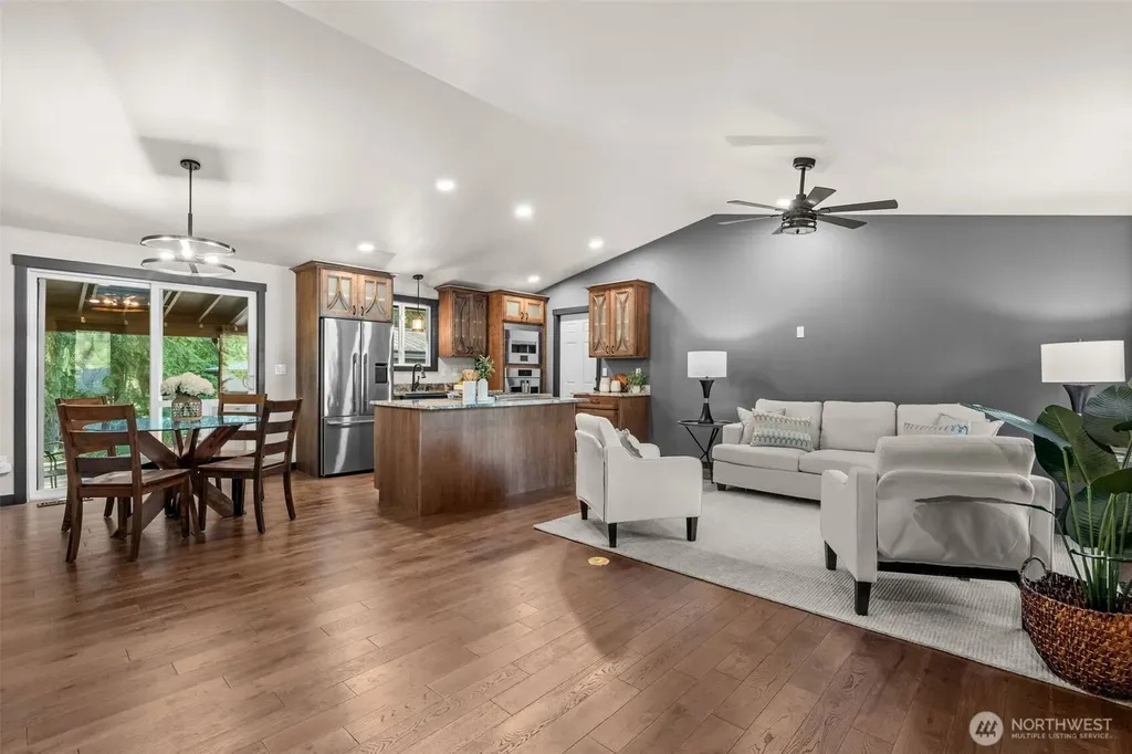 940 Hillandale Drive E Port Orchard WA 98366
