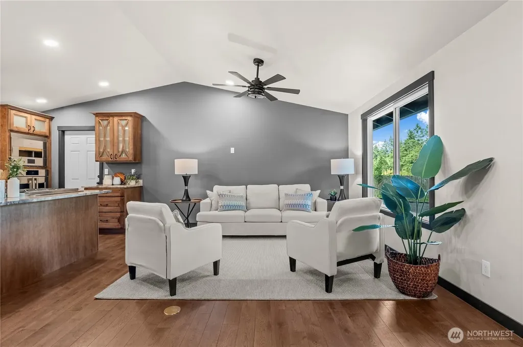 940 Hillandale Drive E Port Orchard WA 98366