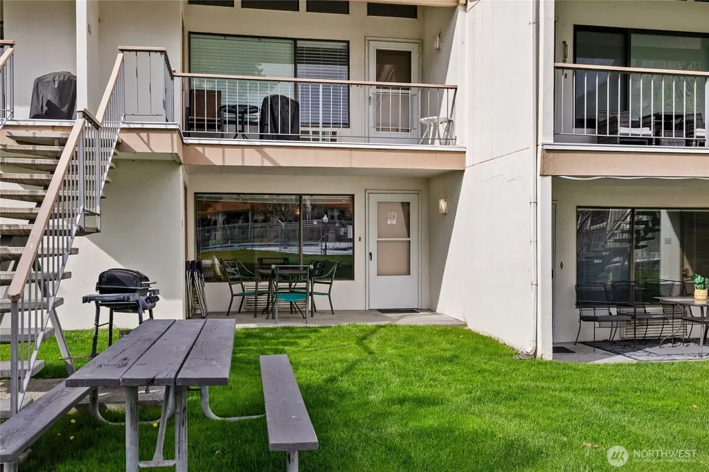 8903 Crescent Bar Road NW Quincy WA 98848