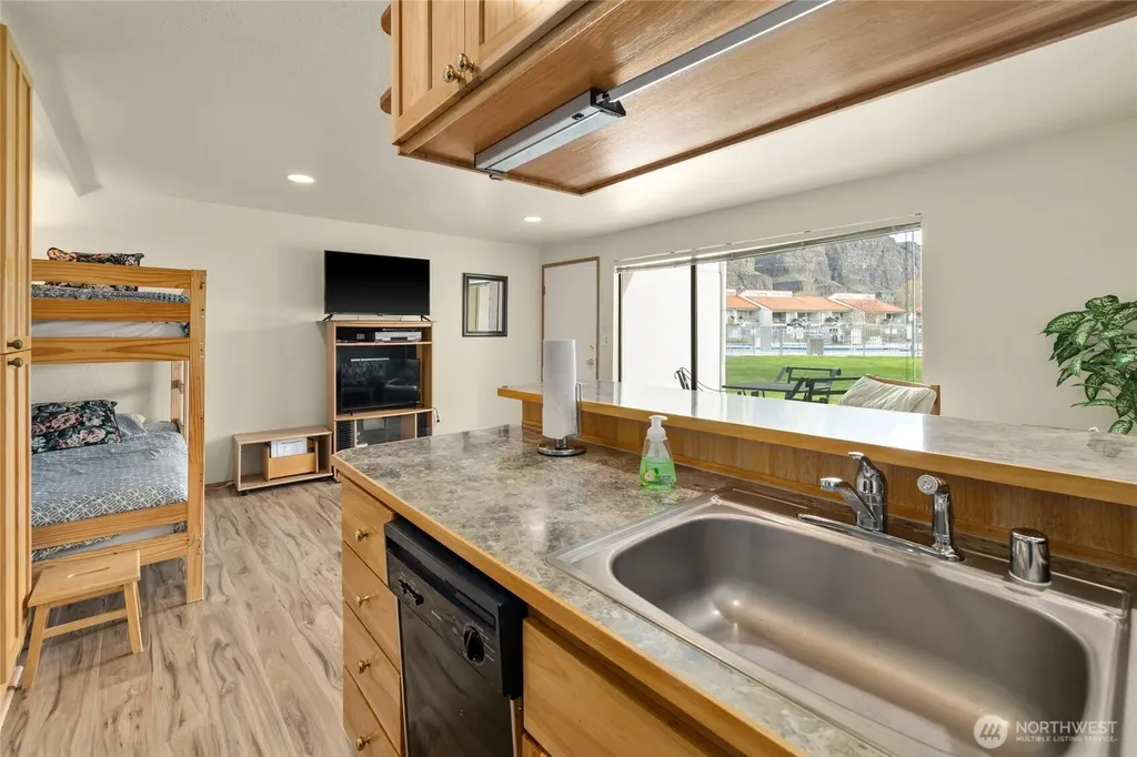 8903 Crescent Bar Road NW Quincy WA 98848