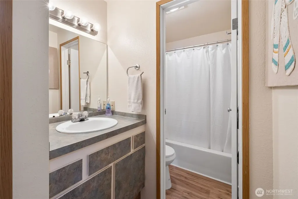 8903 Crescent Bar Road NW Quincy WA 98848