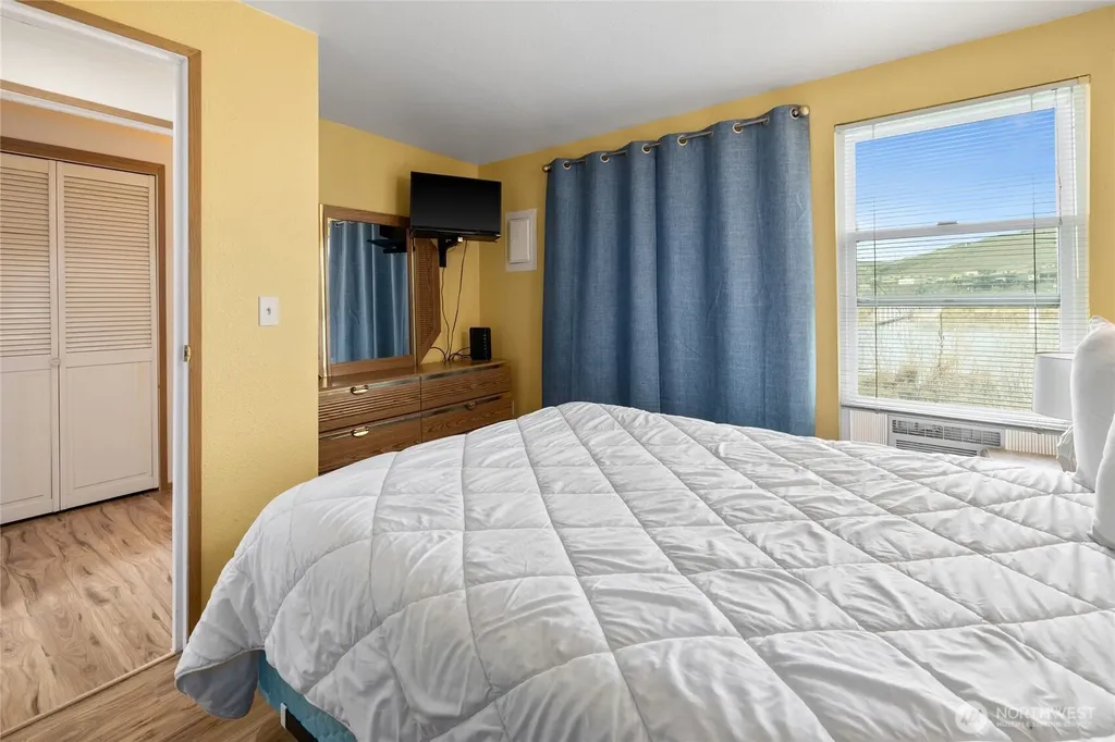 8903 Crescent Bar Road NW Quincy WA 98848