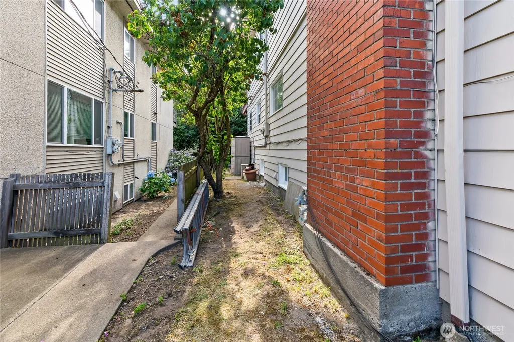 4707 Phinney Avenue N Seattle WA 98103