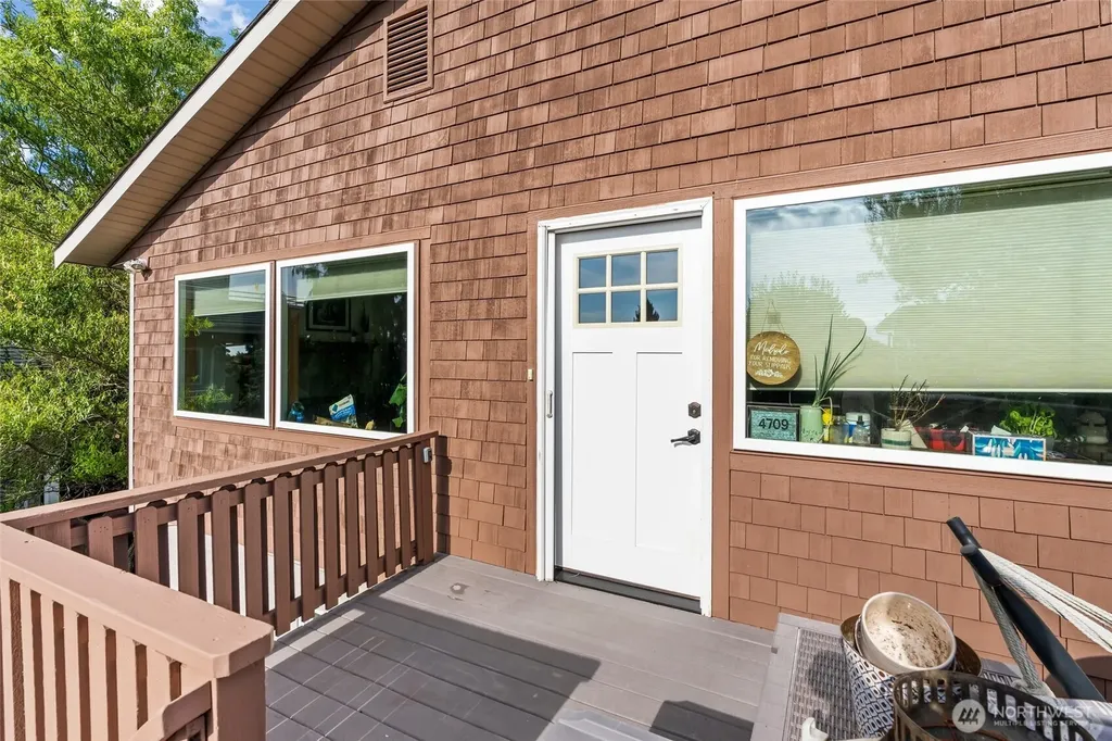 4707 Phinney Avenue N Seattle WA 98103
