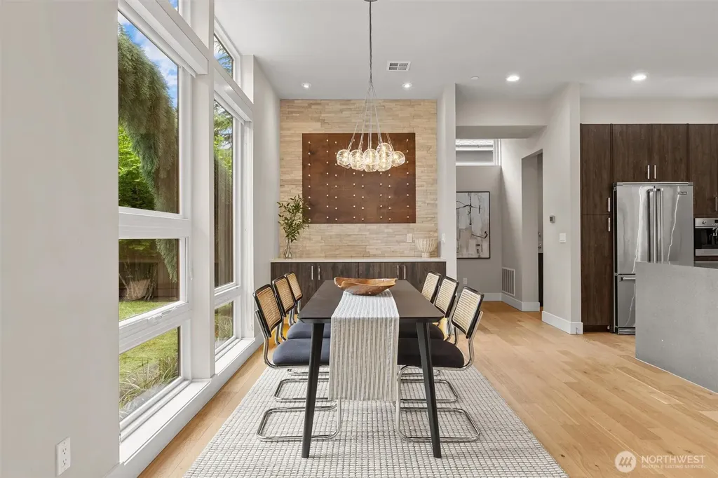 16323 NE 44th Court Redmond WA 98052