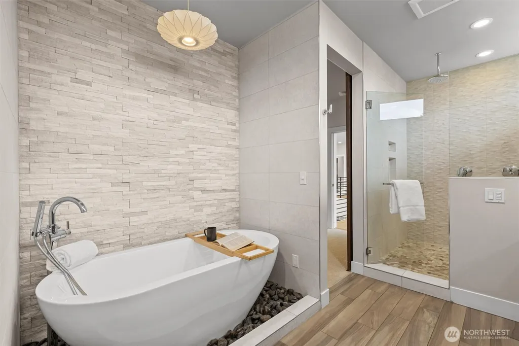 16323 NE 44th Court Redmond WA 98052