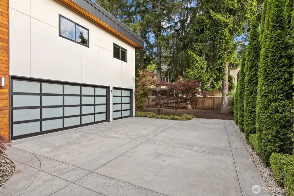 16323 NE 44th Court Redmond WA 98052