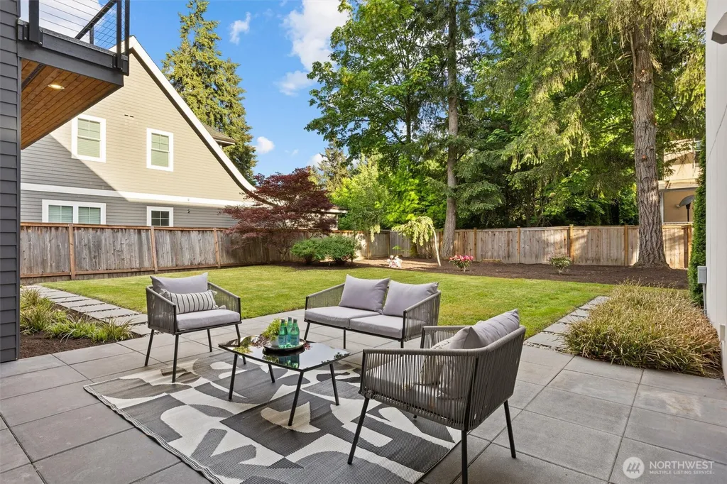 16323 NE 44th Court Redmond WA 98052