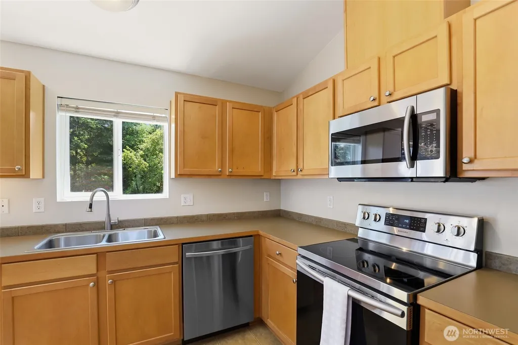 24027 SE 282nd Street Maple Valley WA 98038