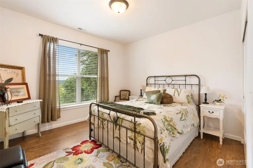 179 Wallace Chehalis WA 98532