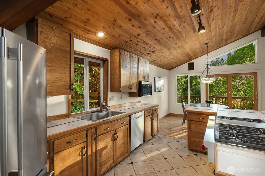 7016 165th Place SW Edmonds WA 98026