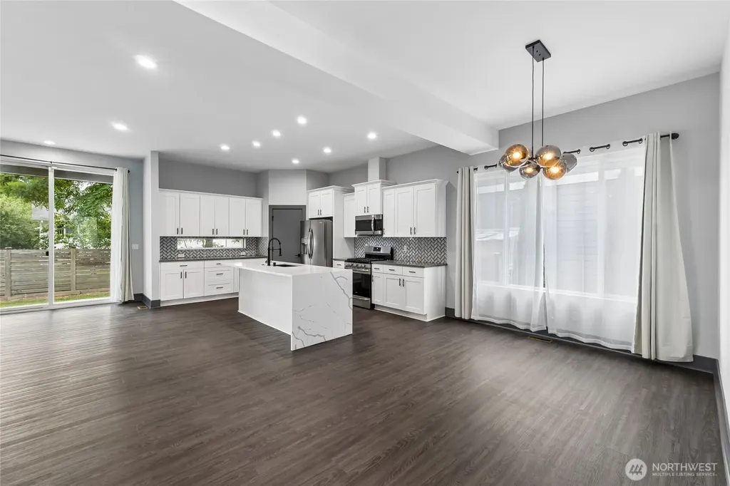 121 Palisades Place Pacific WA 98047