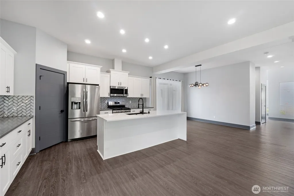 121 Palisades Place Pacific WA 98047