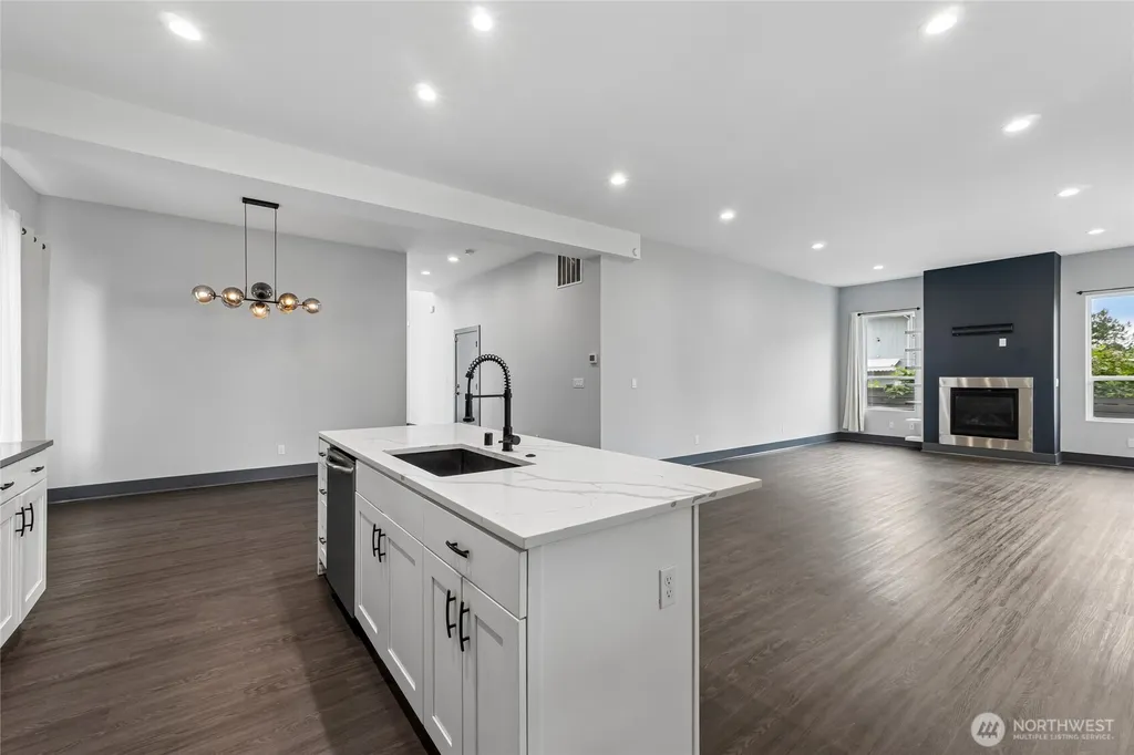 121 Palisades Place Pacific WA 98047