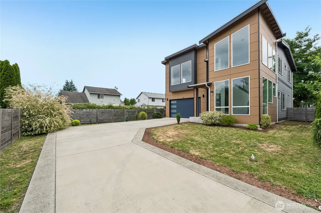 121 Palisades Place Pacific WA 98047