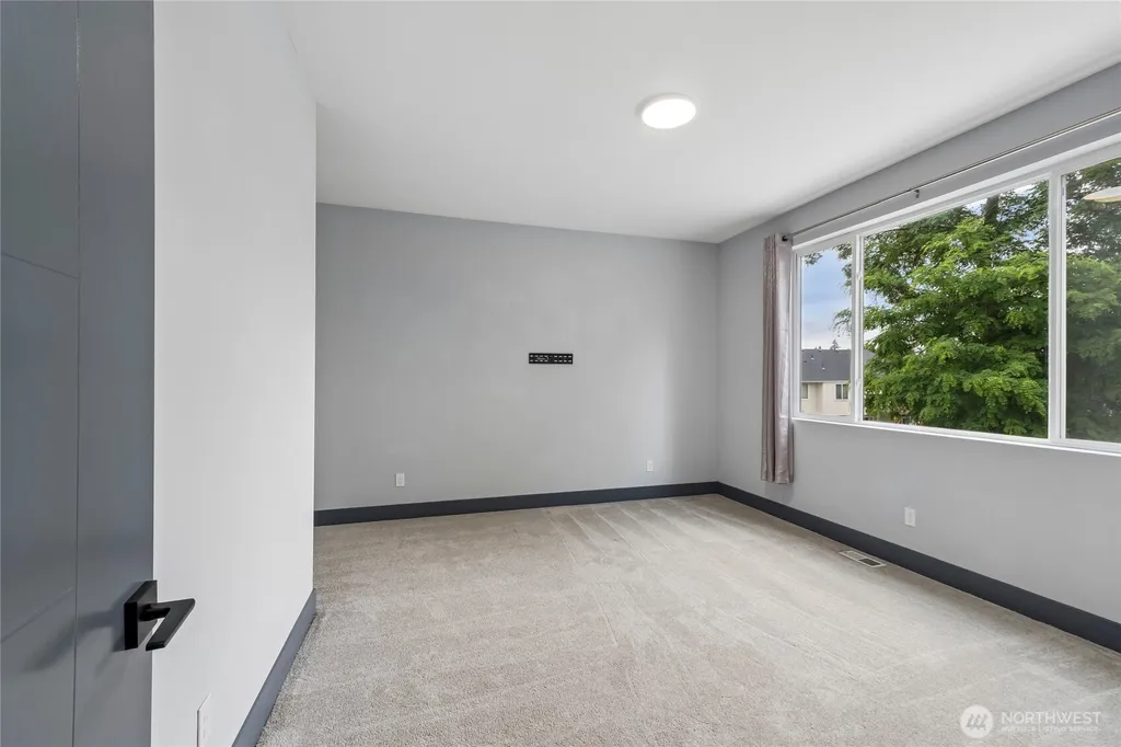 121 Palisades Place Pacific WA 98047