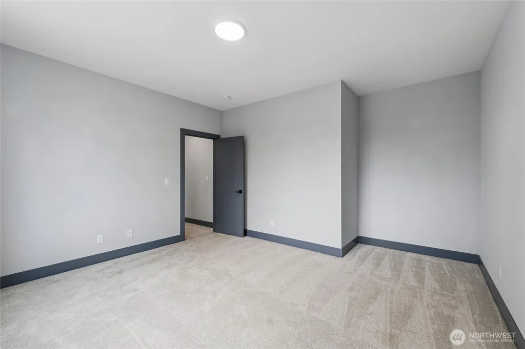 121 Palisades Place Pacific WA 98047