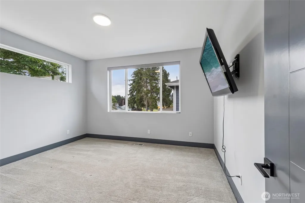 121 Palisades Place Pacific WA 98047