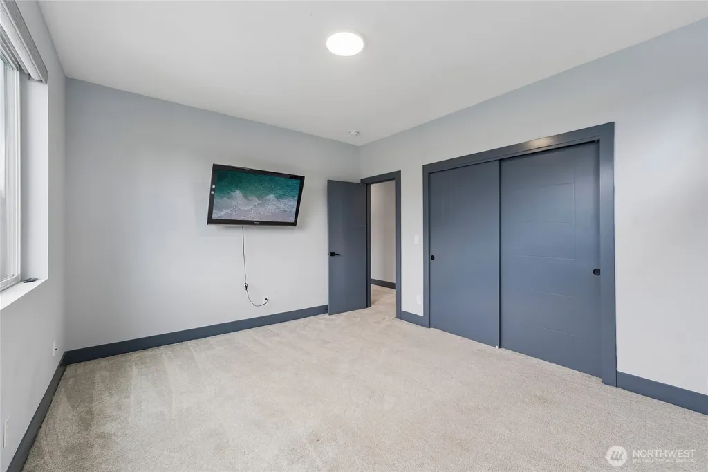 121 Palisades Place Pacific WA 98047