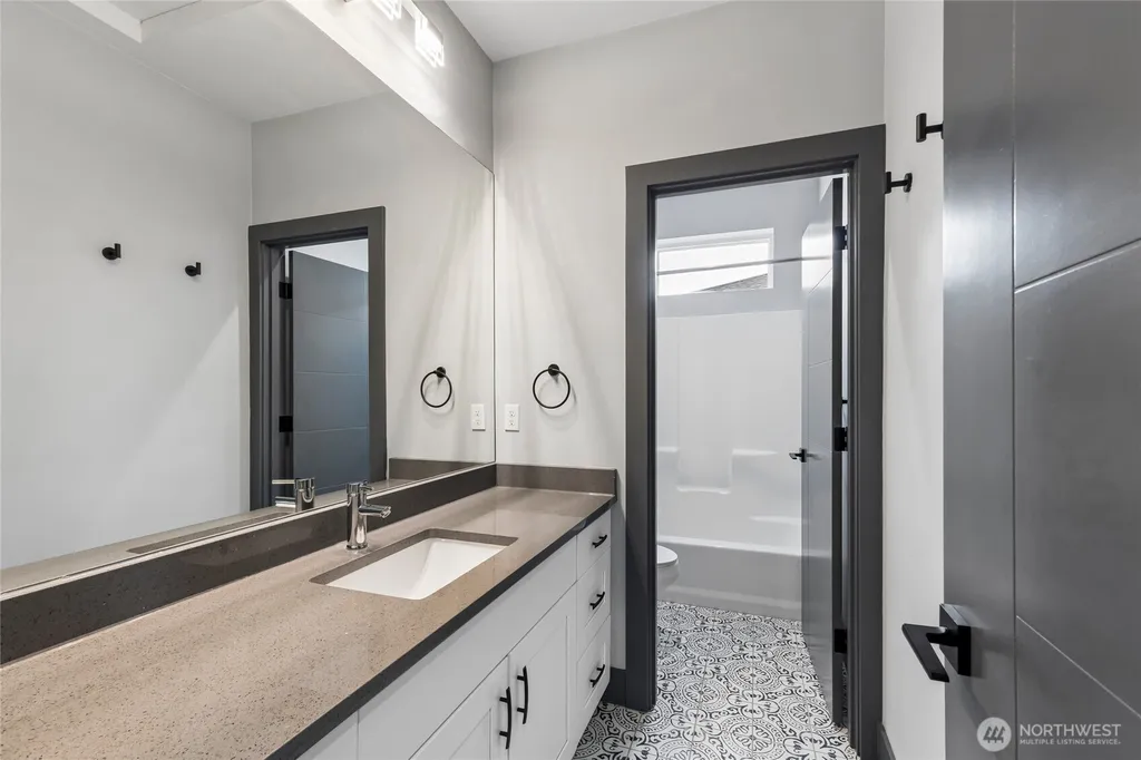 121 Palisades Place Pacific WA 98047