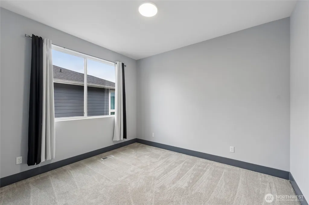 121 Palisades Place Pacific WA 98047