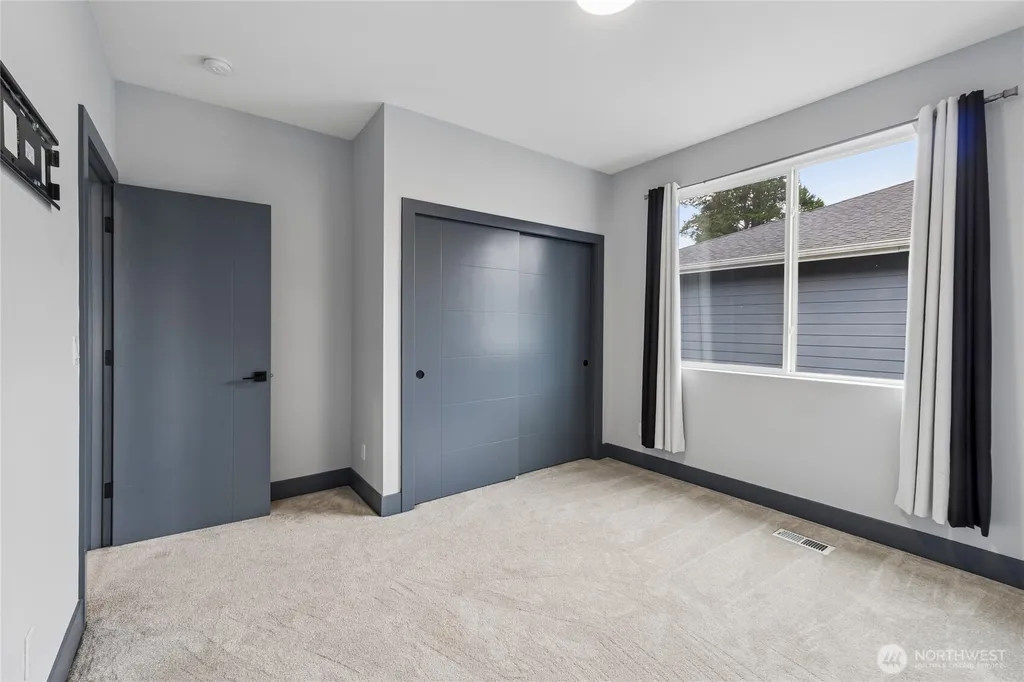 121 Palisades Place Pacific WA 98047