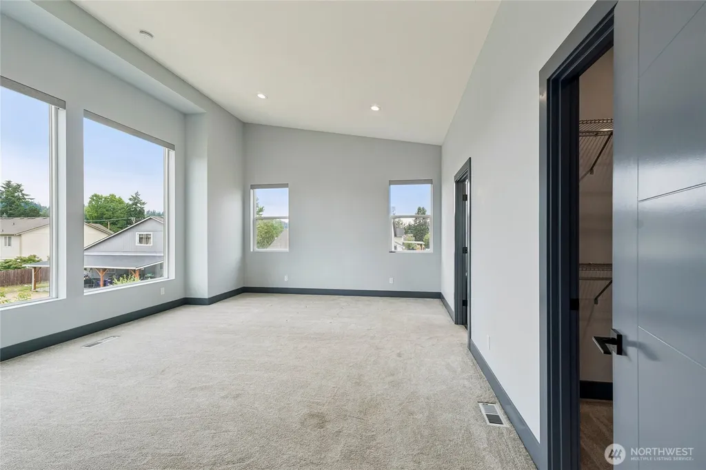 121 Palisades Place Pacific WA 98047