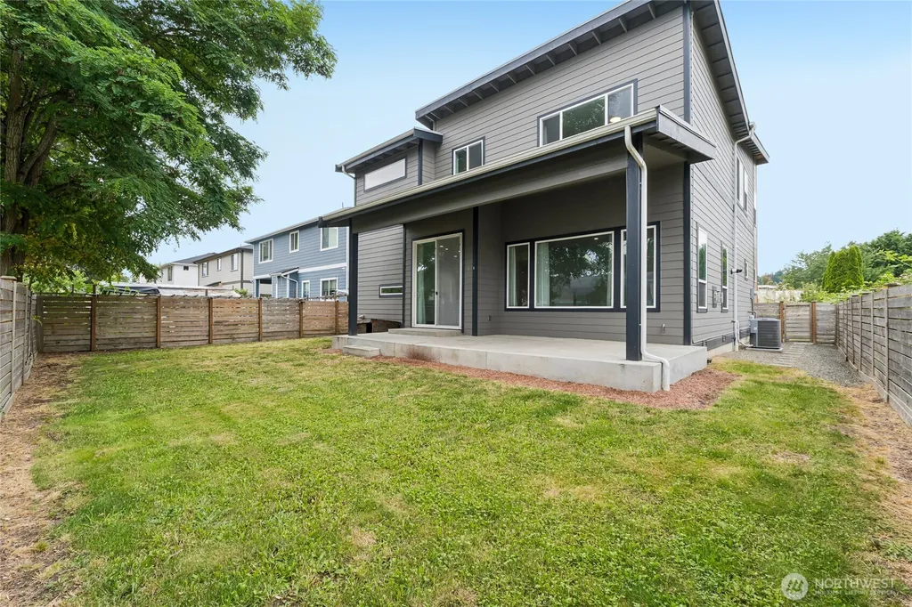 121 Palisades Place Pacific WA 98047