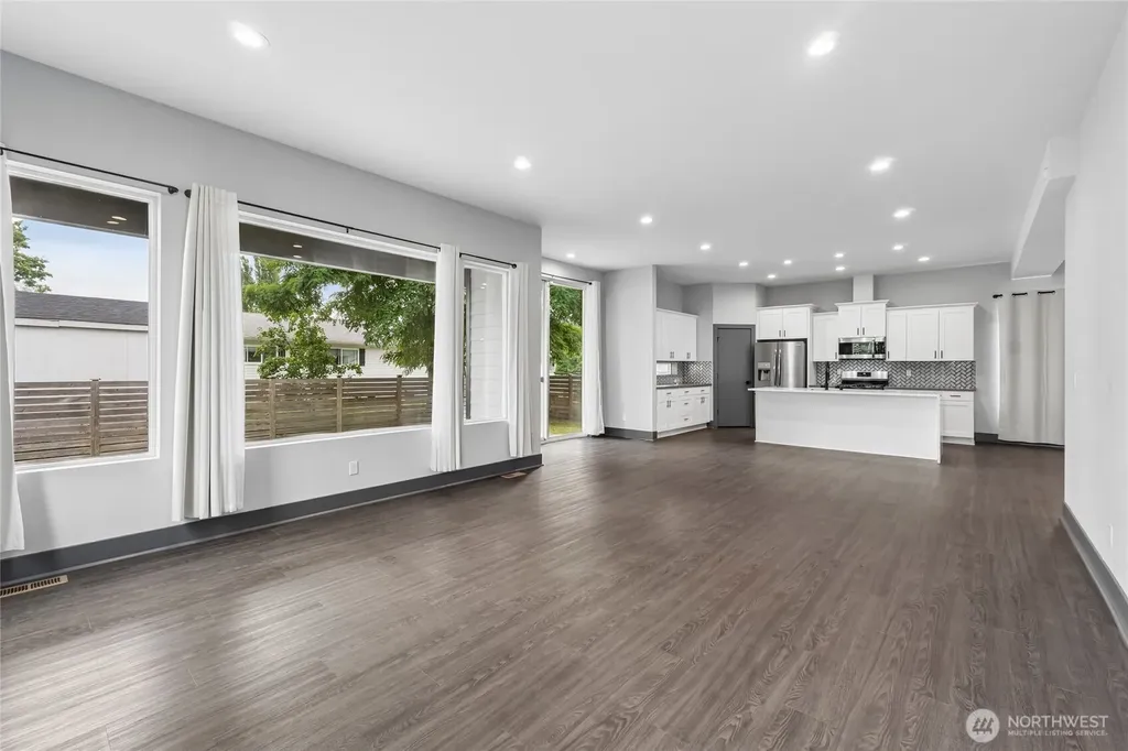 121 Palisades Place Pacific WA 98047