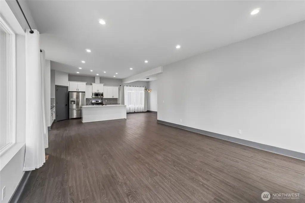 121 Palisades Place Pacific WA 98047