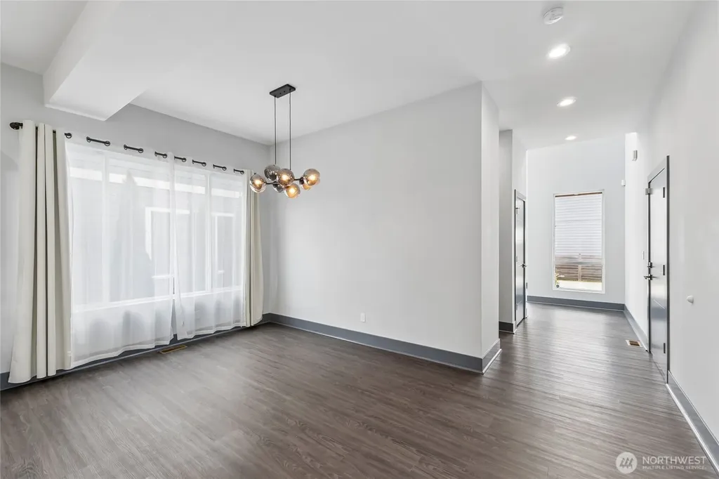 121 Palisades Place Pacific WA 98047