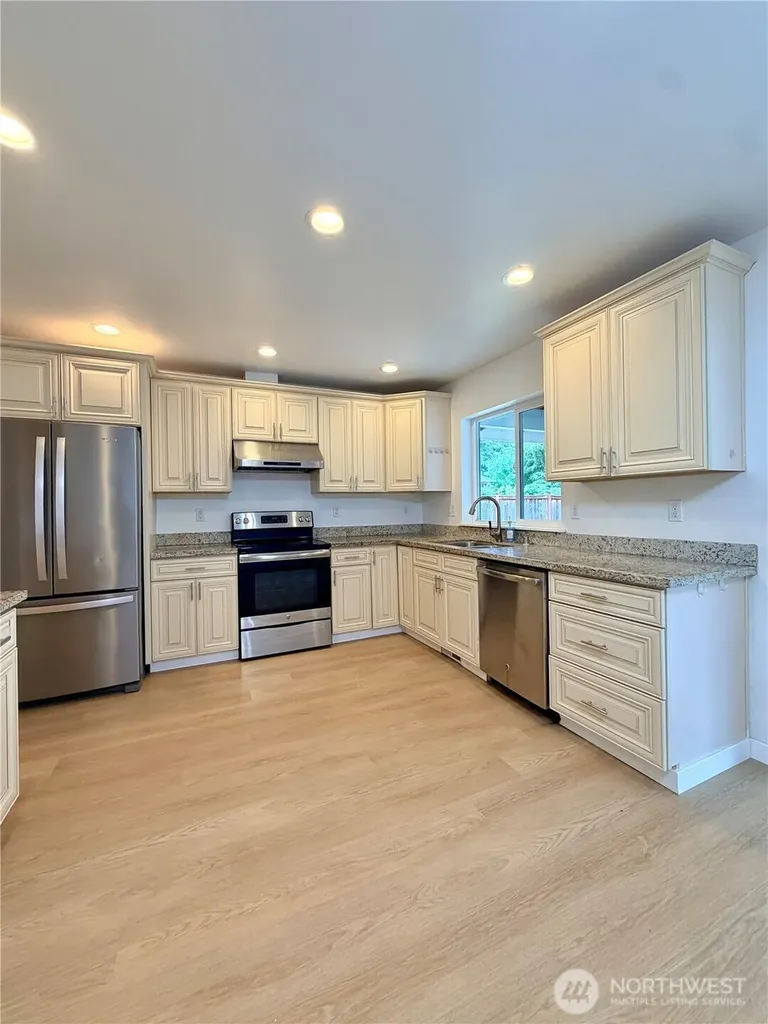 1034 S 74th Street Tacoma WA 98408
