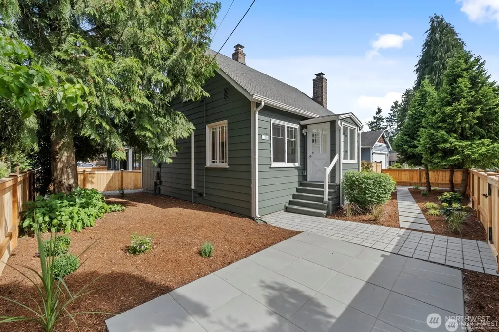 11556 17th Avenue NE Seattle WA 98125