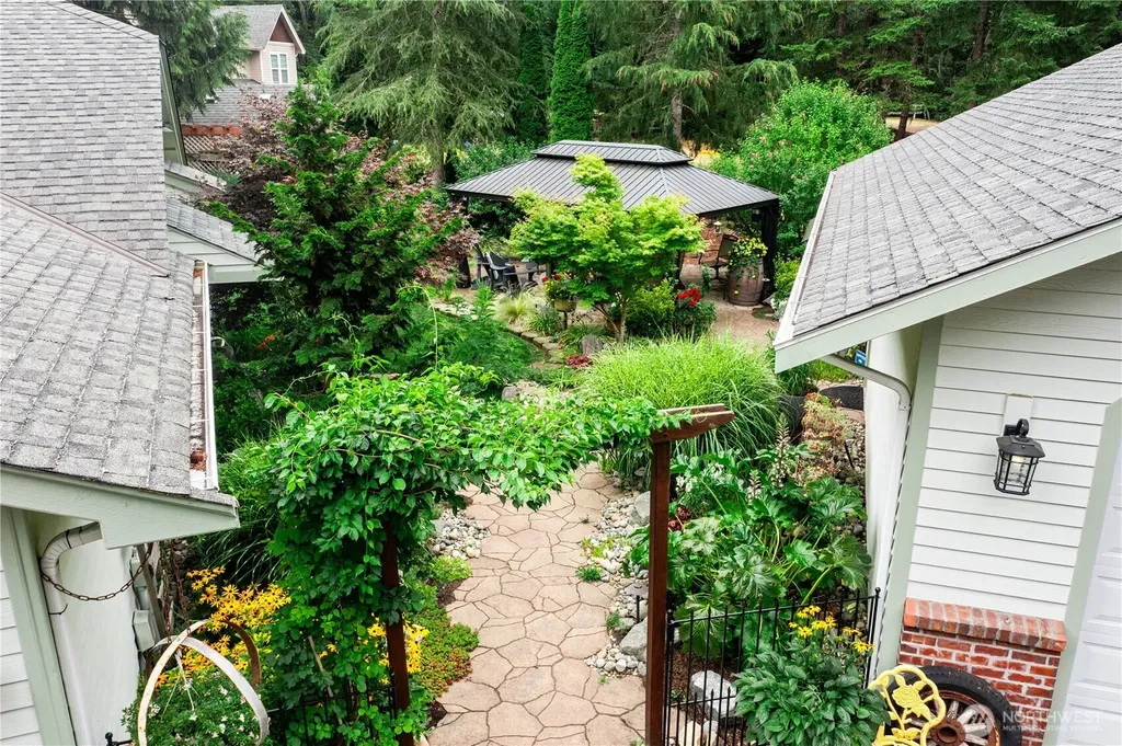 1863 Connery Lane E Port Orchard WA 98366