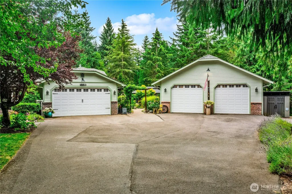 1863 Connery Lane E Port Orchard WA 98366