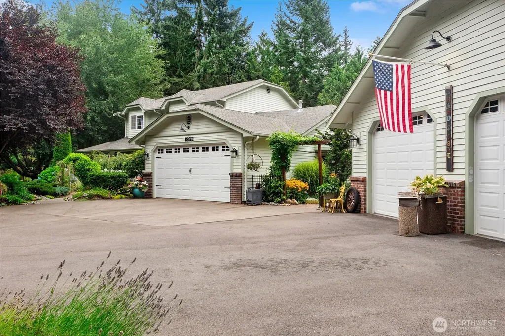 1863 Connery Lane E Port Orchard WA 98366
