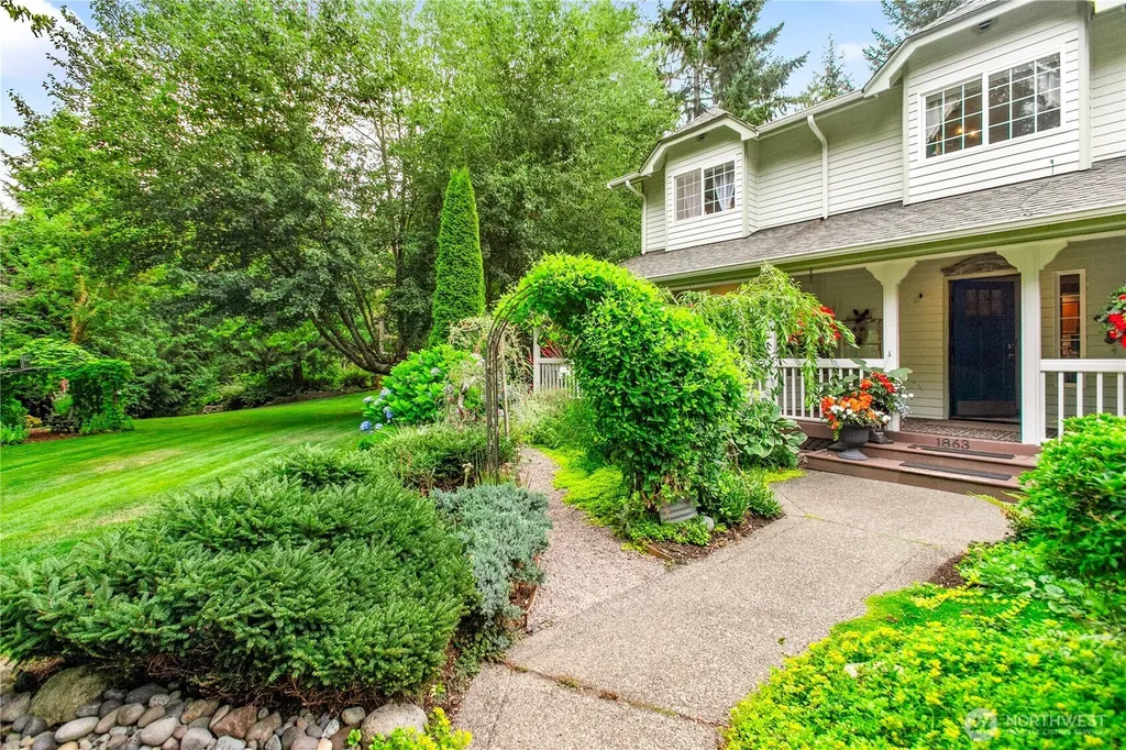 1863 Connery Lane E Port Orchard WA 98366