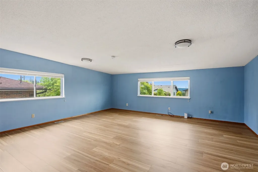 1633 S Geiger Tacoma WA 98465