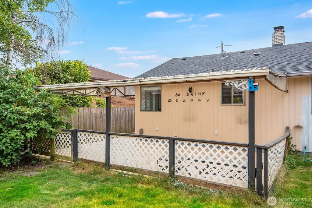 1633 S Geiger Tacoma WA 98465