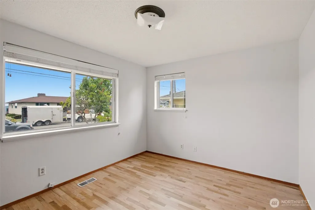 1633 S Geiger Tacoma WA 98465