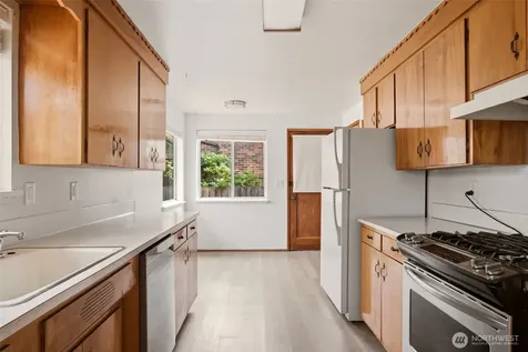 1633 S Geiger Tacoma WA 98465