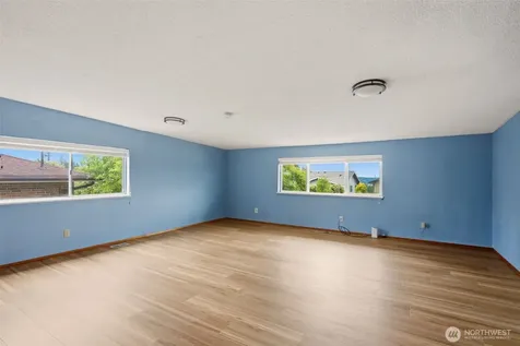 1633 S Geiger Tacoma WA 98465