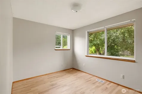 1633 S Geiger Tacoma WA 98465
