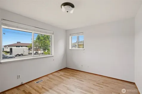 1633 S Geiger Tacoma WA 98465