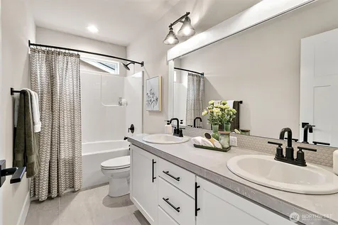 14223 SE 284th Place Kent WA 98042