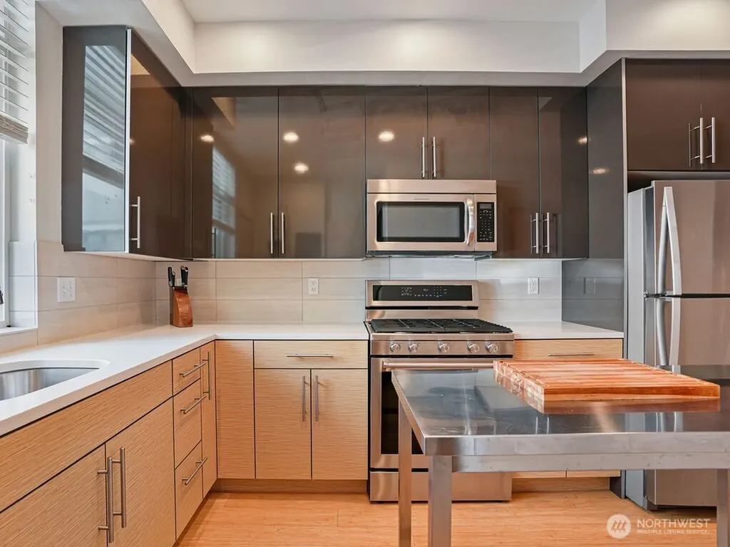 6911 California Avenue SW Seattle WA 98136